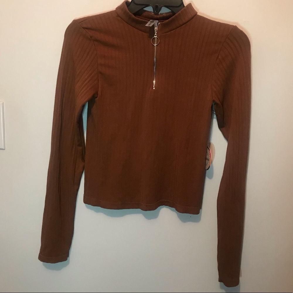 Love charm Brown sweater petite